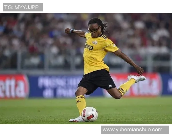 开车送足球球星一路畅聊揭开球场内外不为人知的故事