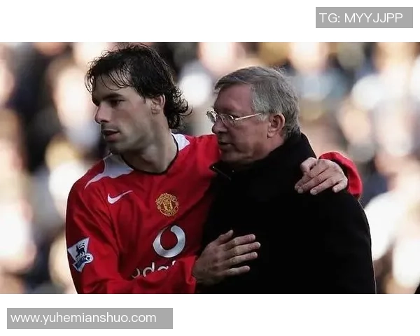 球场与球星紧握，情意相通