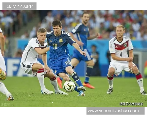 聚焦右边锋之王：解读足球场上最具突破力与创造力的右边球星成长之路