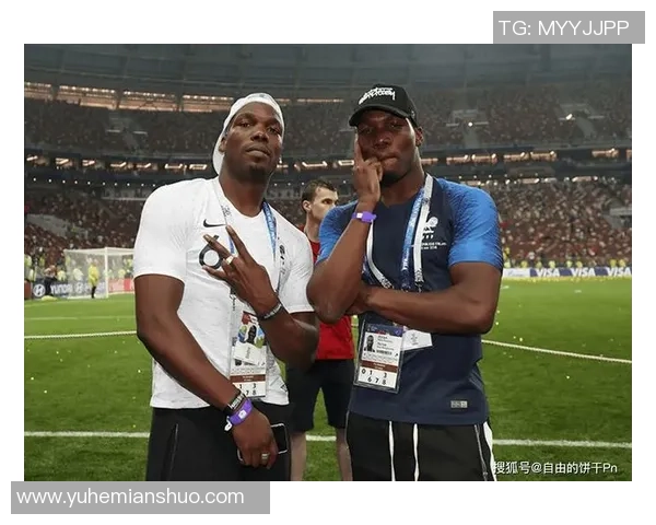 足球球星们的爆笑日常：场上场下的趣事与幽默瞬间大揭秘